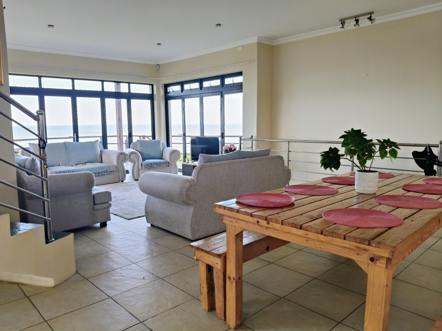 6 Bedroom Property for Sale in Paradise Beach Eastern Cape